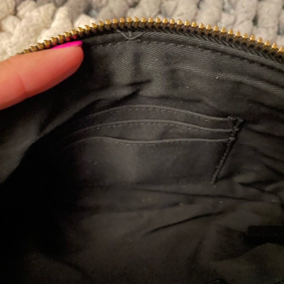 NWOT Banana Republic Black and Gold studded fringe clutch/wristlet bag 🖤 - Picture 4 of 7